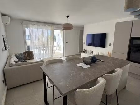 t3 récent avec grande terrasse + parking + garage - roque fraïsse