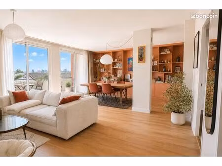 appartement t3 rénové de 75m2 avec balcon + terrasse en centre ville