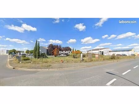 local 2820 m² cholet