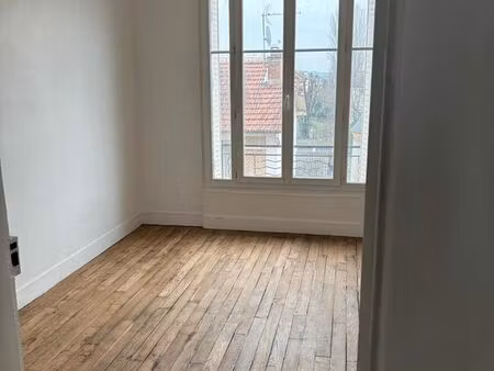 3 pieces refait a neuf idealement situè 4mn a pieds de la gare la barre ormeson