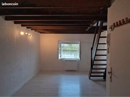 petit f2 en duplex sur les quais de seine