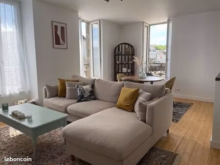 à louer appartement meublé t3 en plein centre historique avec pleine vue sur le pont habit