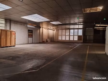 local commercial 1500m²