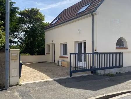chaingy  maison quartier très calme  2 grande chambres