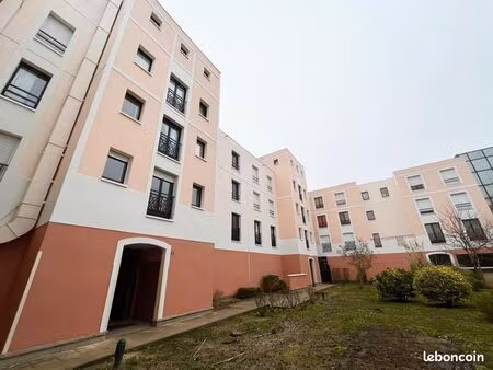 appartement 3 pièces • cergy 95800 quartier axe majeur - horloge