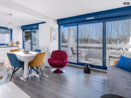 magnifique t2 avec terrasse de 38m2 dernier étage quartier du ponant golf