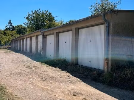 particulier loue vandœuvre village garage individuel fermé sur un parc clos situé rue cham