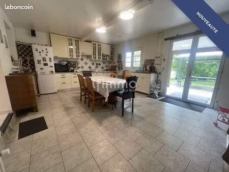 maison 8 pièces 202 m²