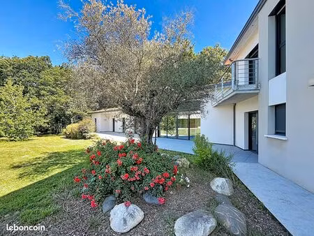 propriété 9 pièces 326 m²