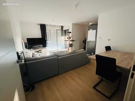 bel appartement t3 dans résidence récente