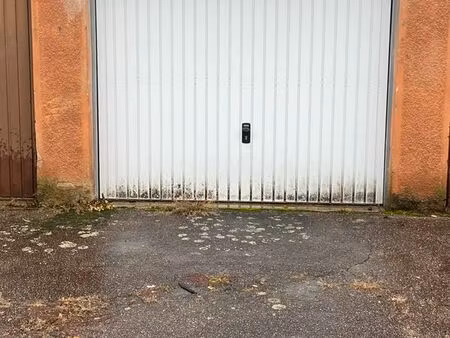 lot de 4 garages loués