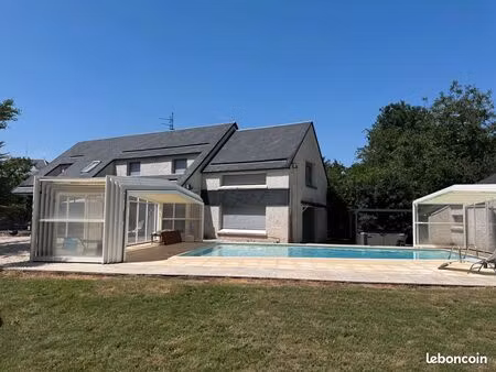 maison d'exception 10 pieces  300m2  piscine  tennis  jaccuzzi  2 hectares
