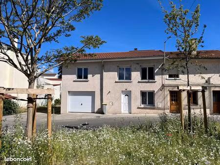 maison de ville à bourgoin-jallieu avec piscine et jardin