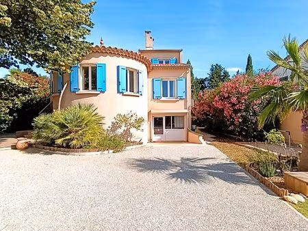 belle maison familiale avec piscine  t2 indépendant et jardin arboré