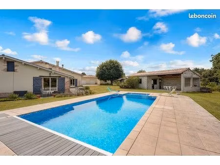 maison 9 pièces 209 m²