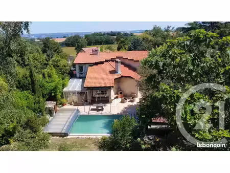 propriété 8 pièces 237 m²