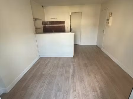 location t2 chinon centre