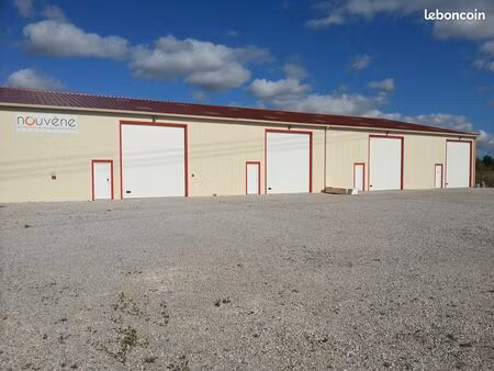 location dépôt entrepôt hangar 120 m²- 250