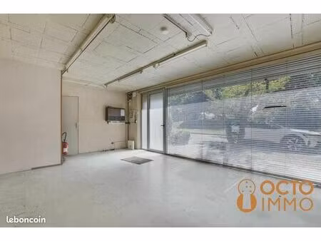 local d'activité 77 m²