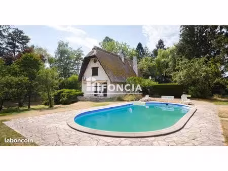 belle chaumière de 140 m2  avec piscine et vaste parc arboré