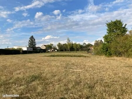 terrain viabilisé 630 m² – 26 m de façade – cadre calme et verdoyant exceptionnel