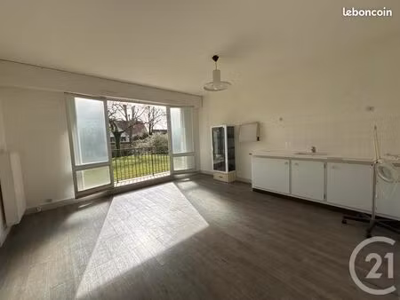 local 63 m²