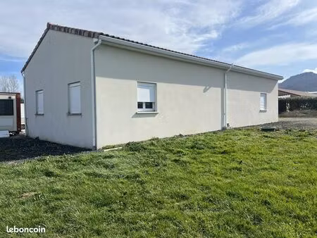 local 100 m² revel
