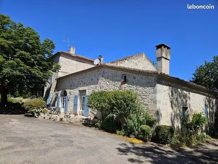 ancien corps de ferme rénové – 310 m² habitables et nombreuses dépendances