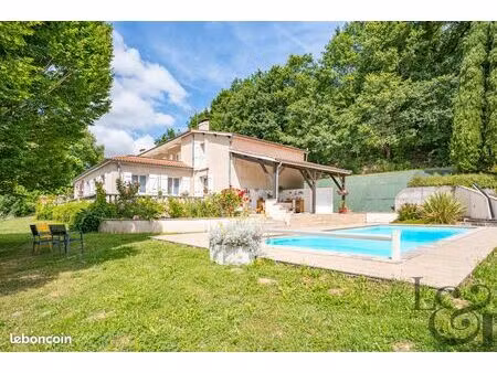 maison 8 pièces 360 m²