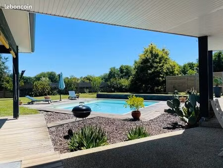 maison contemporaine 141m2 - 4 chambres - piscine - garage - terrain paysagé 2000m2