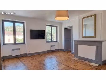 appartement rénové de 67m² avec vue sur la cathédrale de cahors