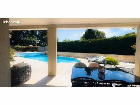 villa 224m2 - 5 chambres - piscine - terrain clos
