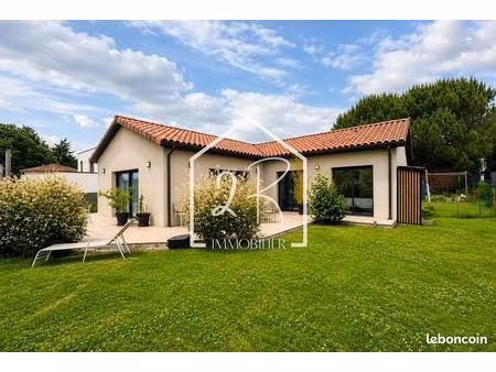 villa 5 pièces 122 m²