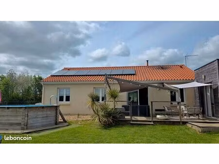 sans frais d'agence ; maison de plain-pied 2012 – 140 m² – dpe b – 4 ch + bureau  normes p