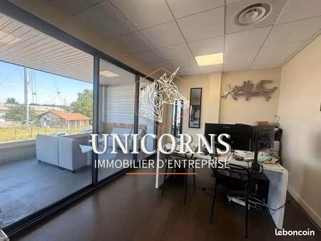 local bureaux 946 m²