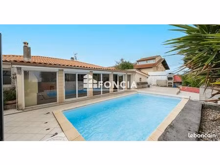 à vendre belle maison familiale lumineuse avec piscine lormont village