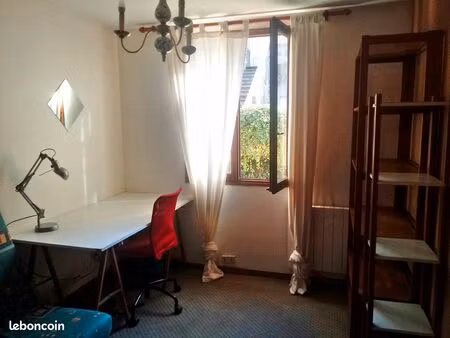 cgières  gare/campus  loue chambre meublée indépendante dans villa