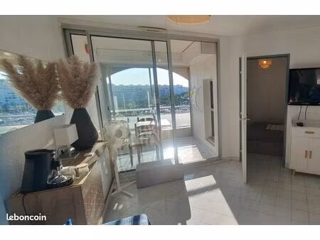 ideal etudiant - carnon plage - agréable f2 + loggia vue port + pkg  de sept 2026 à juin 2