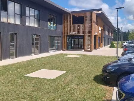 local professionnel de 25 m² au cœur du centre de santé islo à angresse