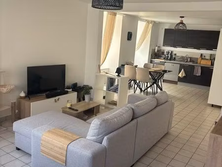maison de ville 86 m² – 3 chambres – centre-ville