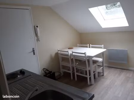 t1 mezzanine 34 m² quai albert goupil laval meubles et vaisselle