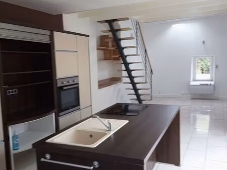 loue agréable maison avec terrain et terrasse