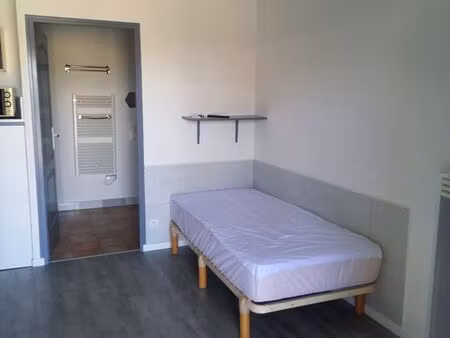location studio meublé