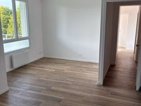 appartement 2 chambres refait à neuf avec grande terrasse