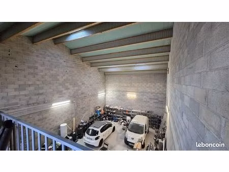 entrepôt 140m² + mezzanine – bureau – parking – a9 à 4 min