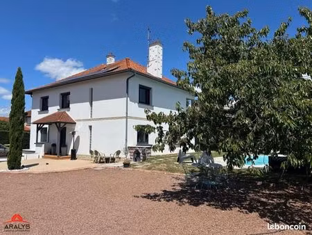 propriété 7 pièces 195 m²