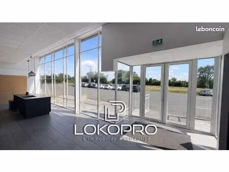 local 1050 m² cholet