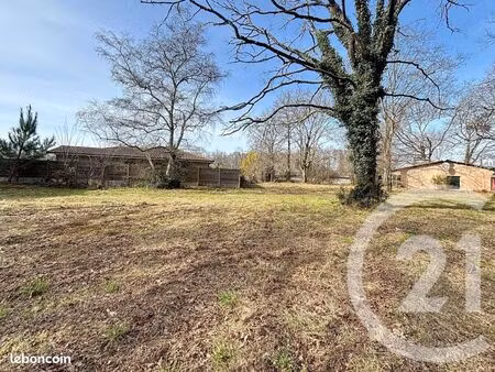 terrain 7 711 m² mios