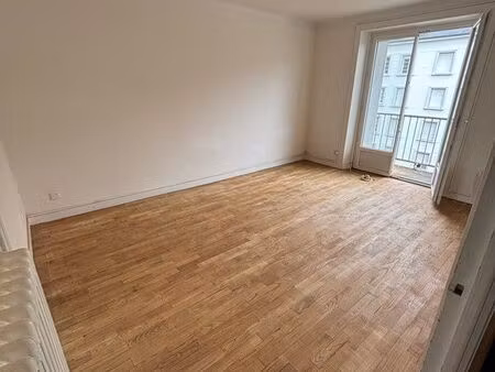 appartement t3 lumineux de 60 m² – centre-ville de fougères – 580 cc