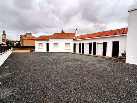 maison de plain-pied rénovée  dpe b  3 chambres  garage et terrain à vue
